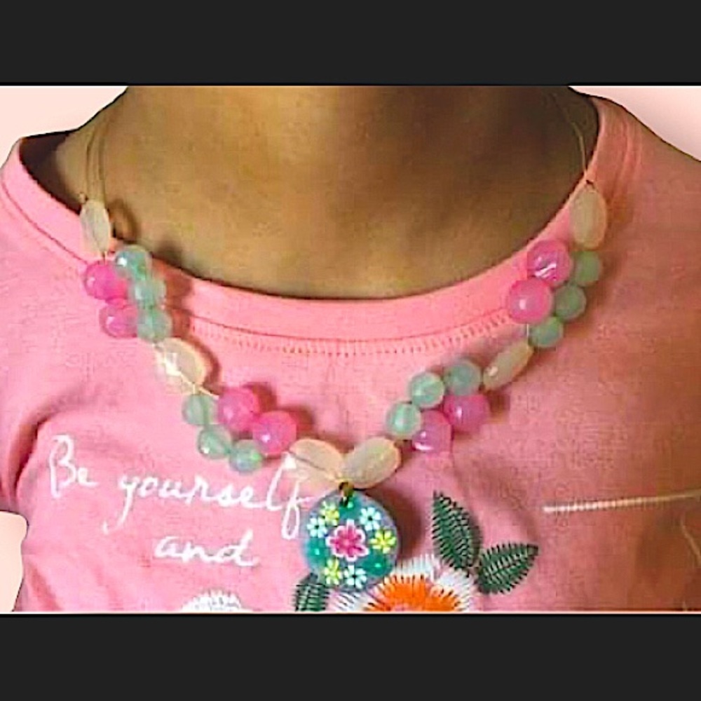 Beautiful Floral Necklace!